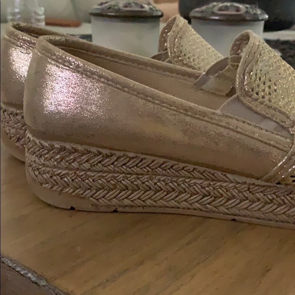 Shoes - Picture 4 of 6
